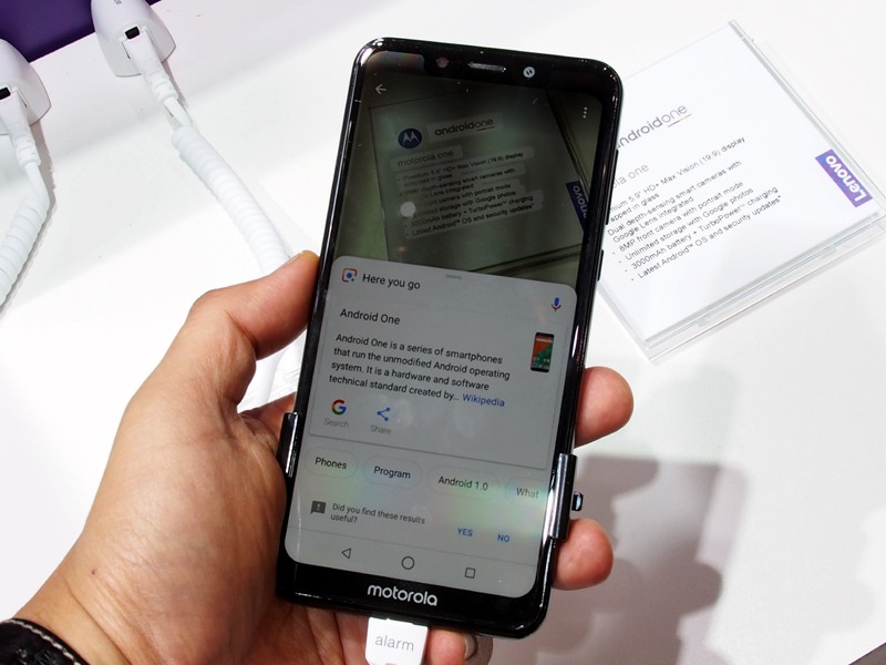 Google Lensでスペックシートを読んでみたところ、「Android One」や「Motorola」といったキーワードを検索できた