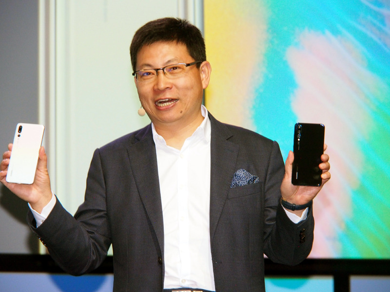 新色計4色を披露したリチャード・ユーCEO