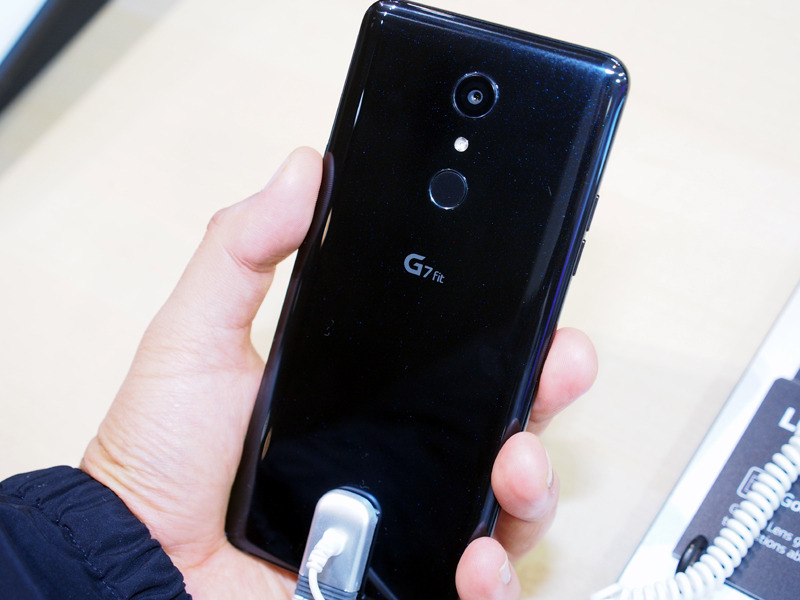 G7 Fitは、背面デザインやカメラのスペック、ユーザーインターフェイスのデザインがG7 Oneとは異なる