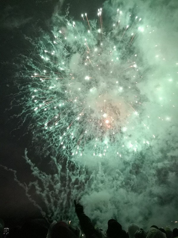 花火ではない何かに例えたほうが早そう