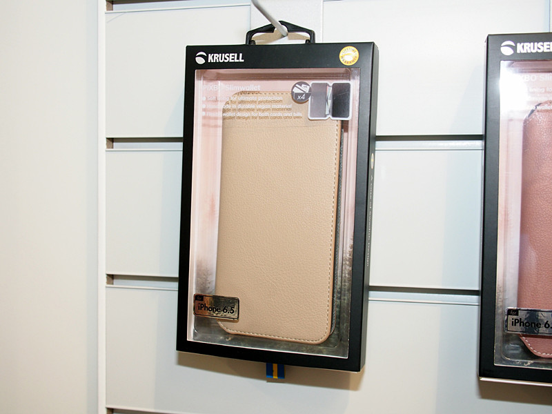 名称は直前に変わることもあるためか、「6.1」や「6.5」とディスプレイサイズを記載しているメーカーもあった