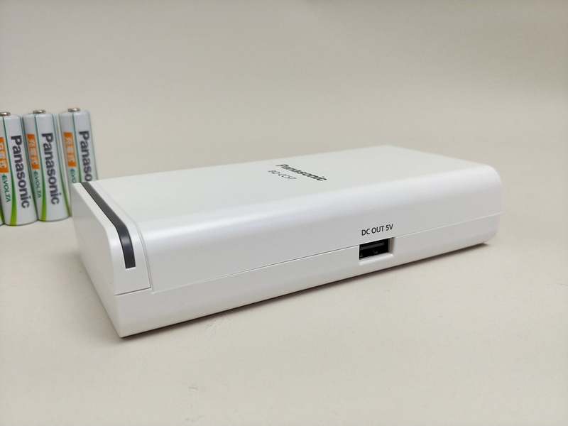 5V 1A出力のUSBポートを1つ装備