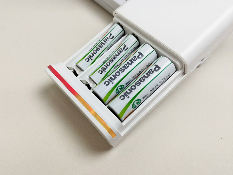 電池1本ごとの残量を示すインジケータ付き