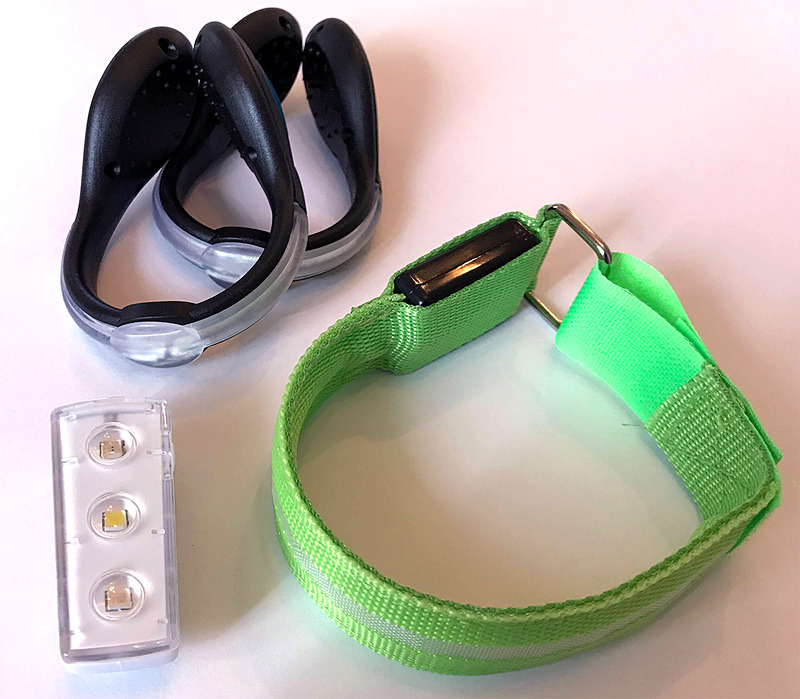 筆者が購入したLEDライト3製品。消灯中