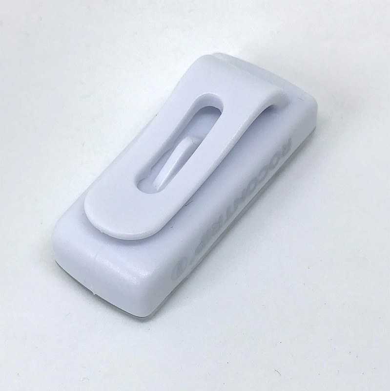 背面のクリップ。固定式なのであまり分厚いものには挟み込めません