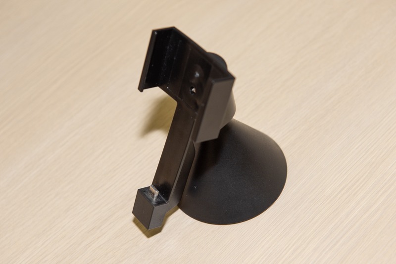 充電台。外観は開発中のもの