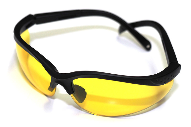 これがそのUVライト。100個の紫外線LEDを搭載したハンドライトで、単3形電池×6本で使えます。たっぷりの紫外線を広範囲に照射可能。具体的な製品はAmazonの「100LED 紫外線ブラックライト」（<a href="http://amzn.asia/d/9MY8YqS" class="strong bn" target="_blank">Amazon.co.jpへのリンク</a>）で、2199円で買いました。紫外線から目を保護するUVゴーグル付き。