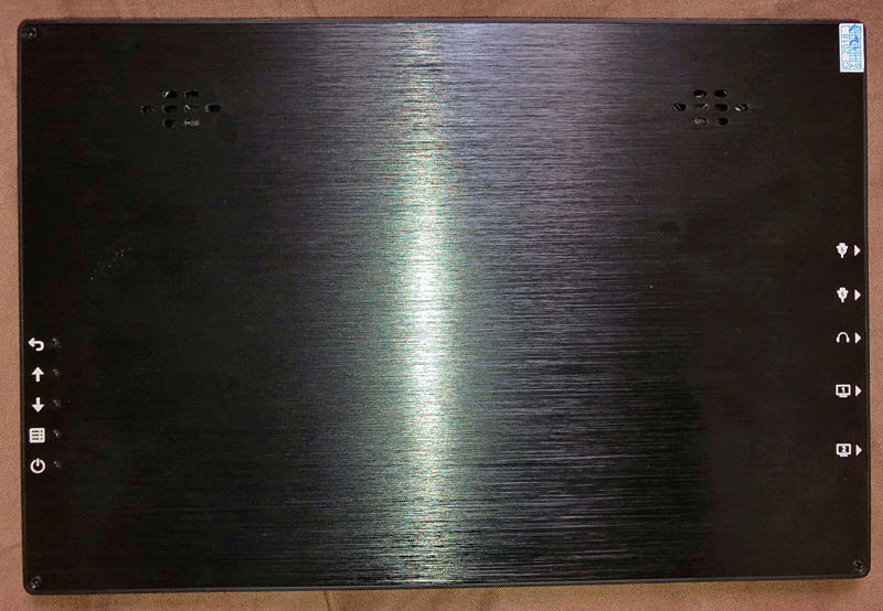 背面はほぼ平らで、操作ボタンが少し出っぱっている程度。スピーカーも背面についている