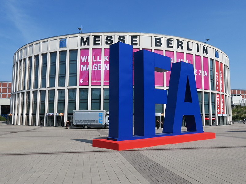 IFA 2018が開催されたドイツ・ベルリンの「messe Berlin」。IFAのオブジェは毎年おなじみ