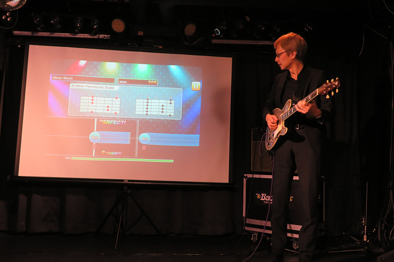 ギター教則界のカリスマと称される宮脇俊郎氏がデモ演奏