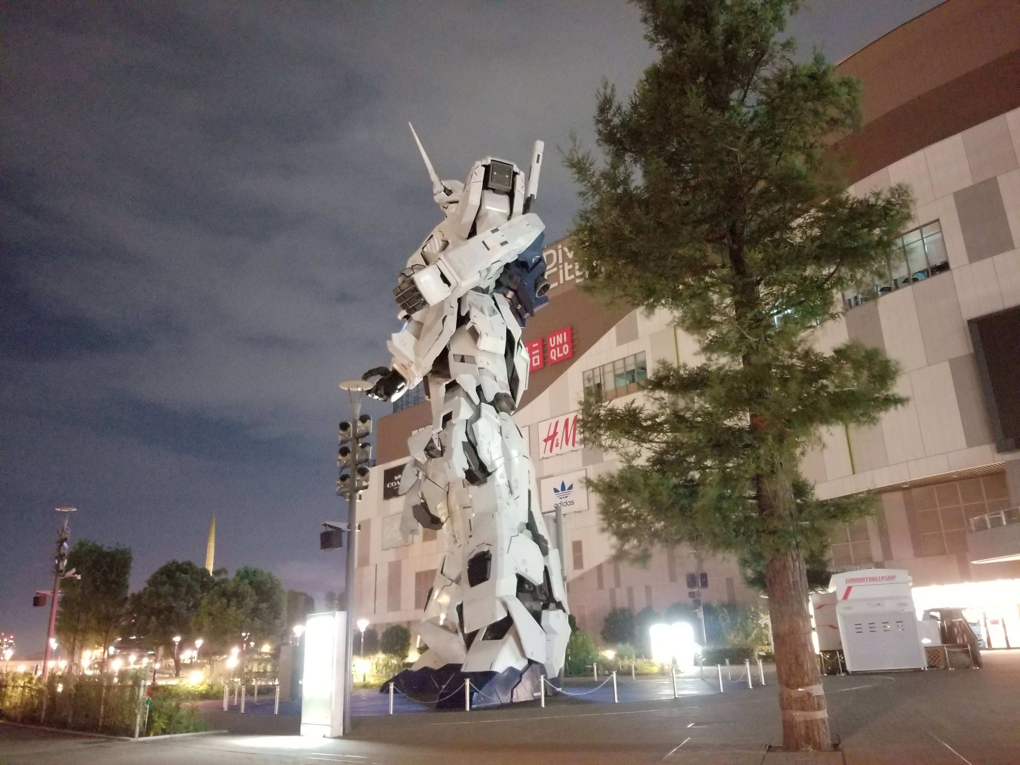 F1.7、1秒、ISO 800。夜景では、Galaxy Note8のほうが明るく撮れる