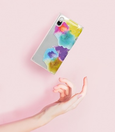 価格：3780円	https://unicase.jp/maelyslouna/series/louna.html