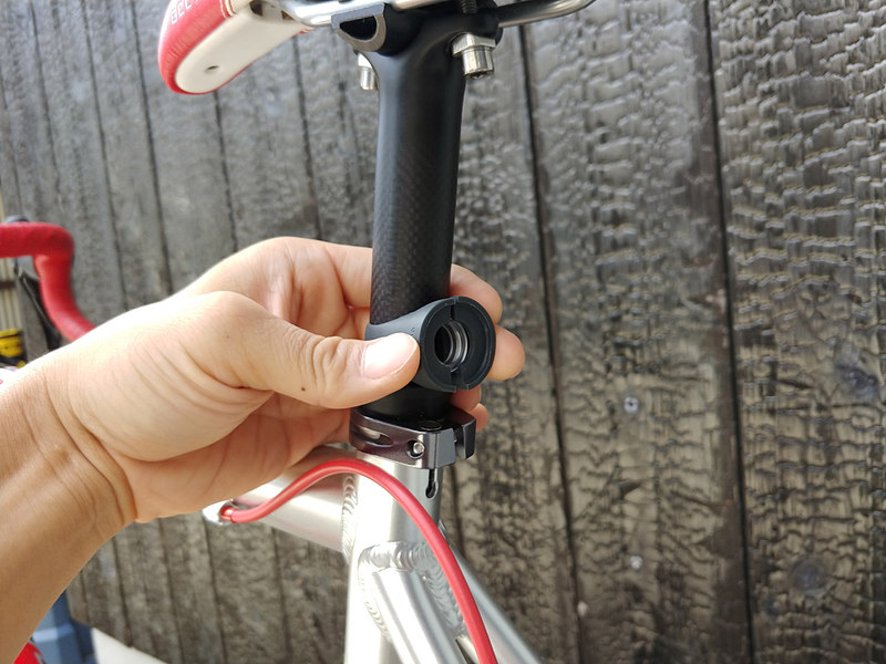 自転車のパイプ部にバンドパーツを巻く