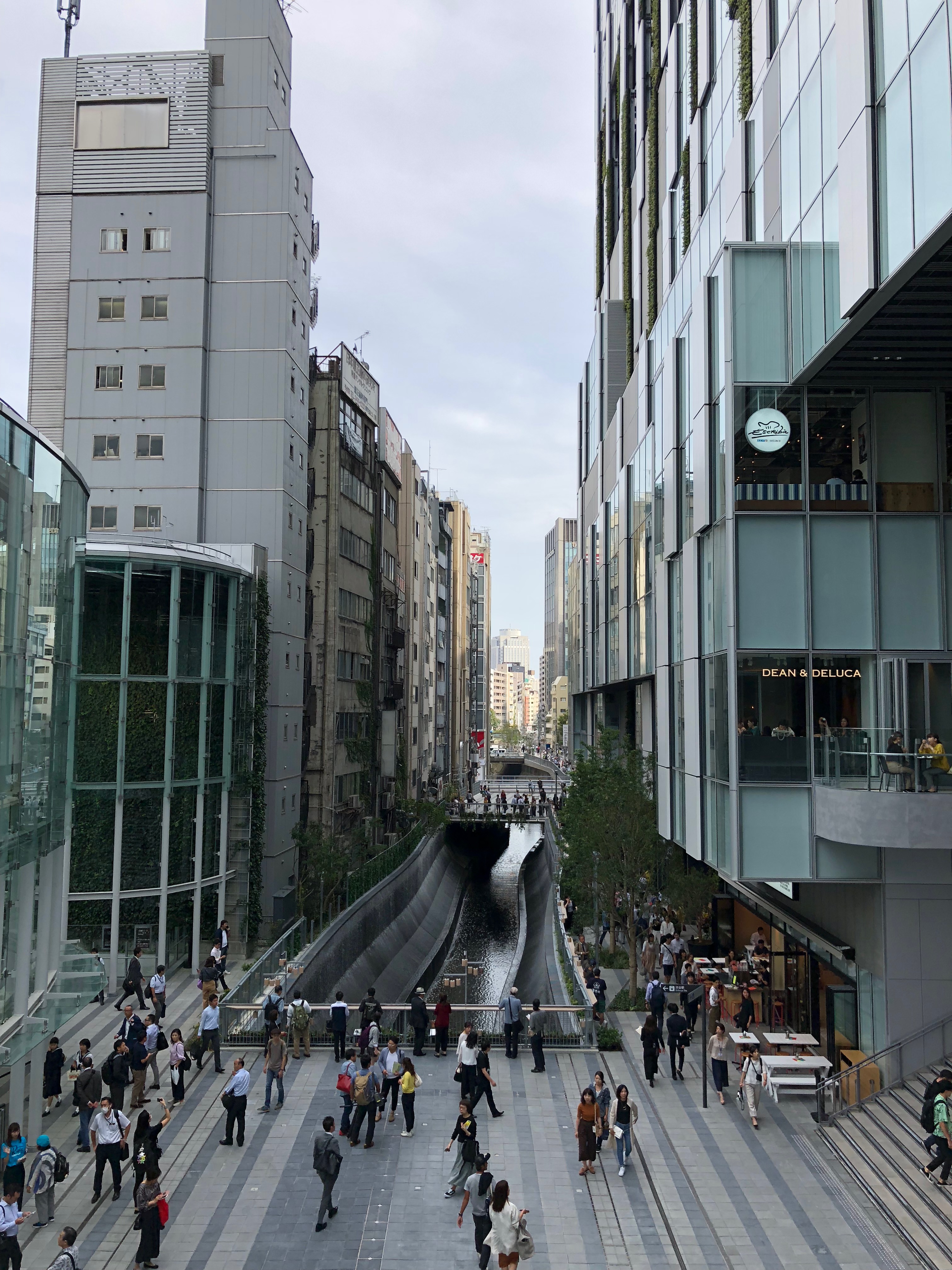 iPhone X。HDR自動にしていたところHDR撮影となり、暗所もよりキレイに映った