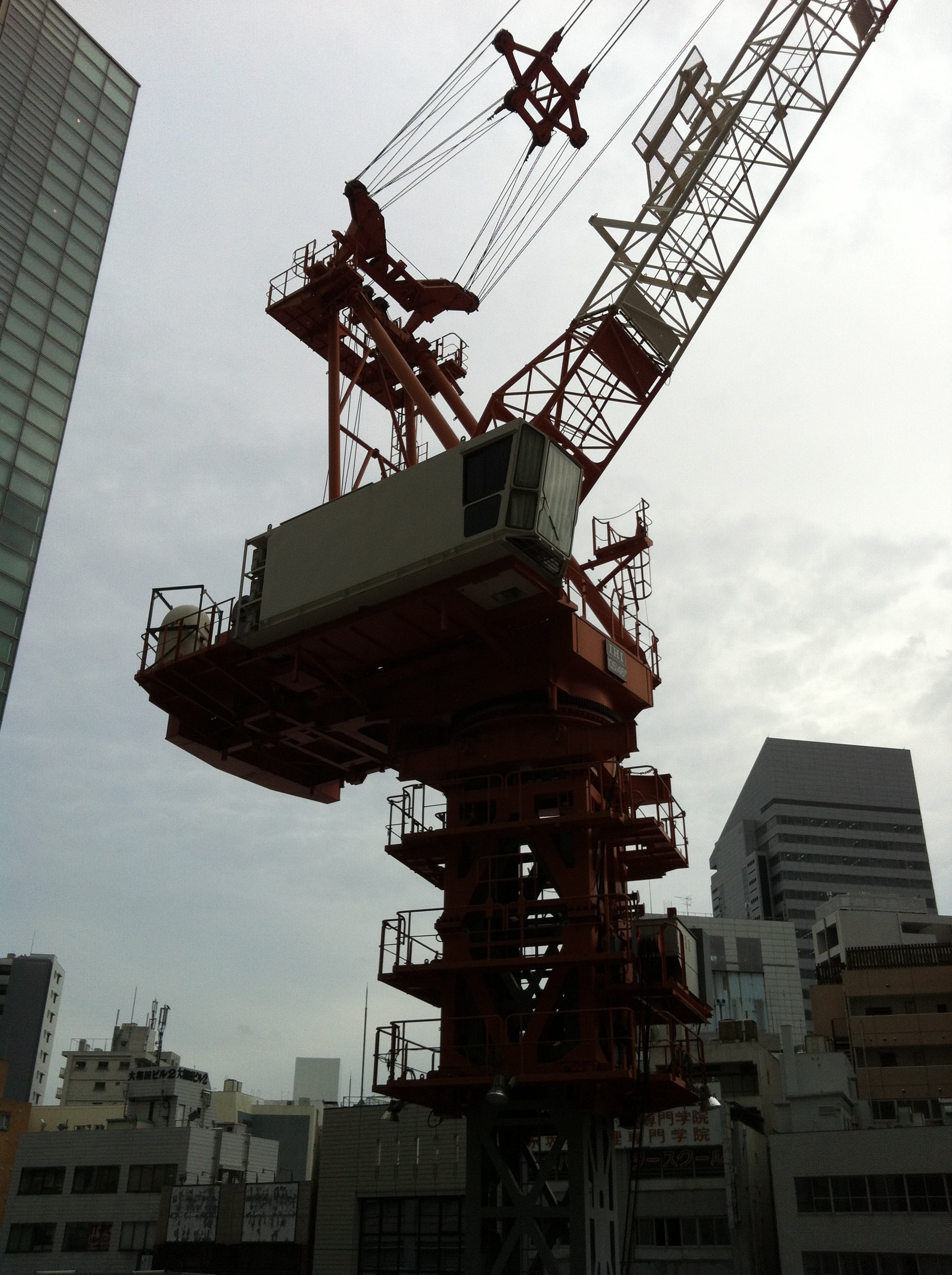 iPhone 4の非HDRモード。影が真っ暗に潰れている