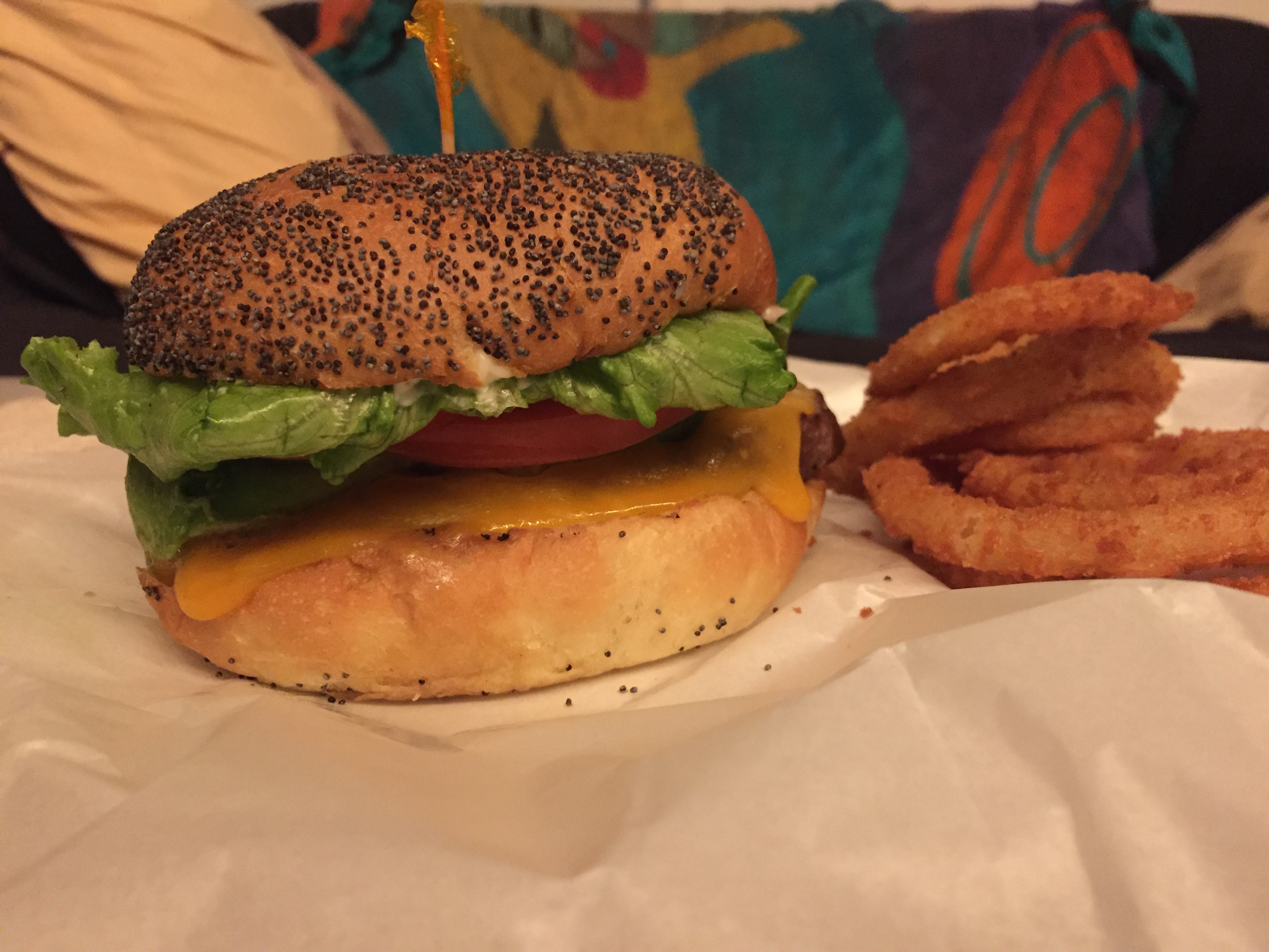 iPhone 6。8MP、f/2.2はiPhone 5sと同スペックだが、背景のノイズが消え、さらに完成度が高まった