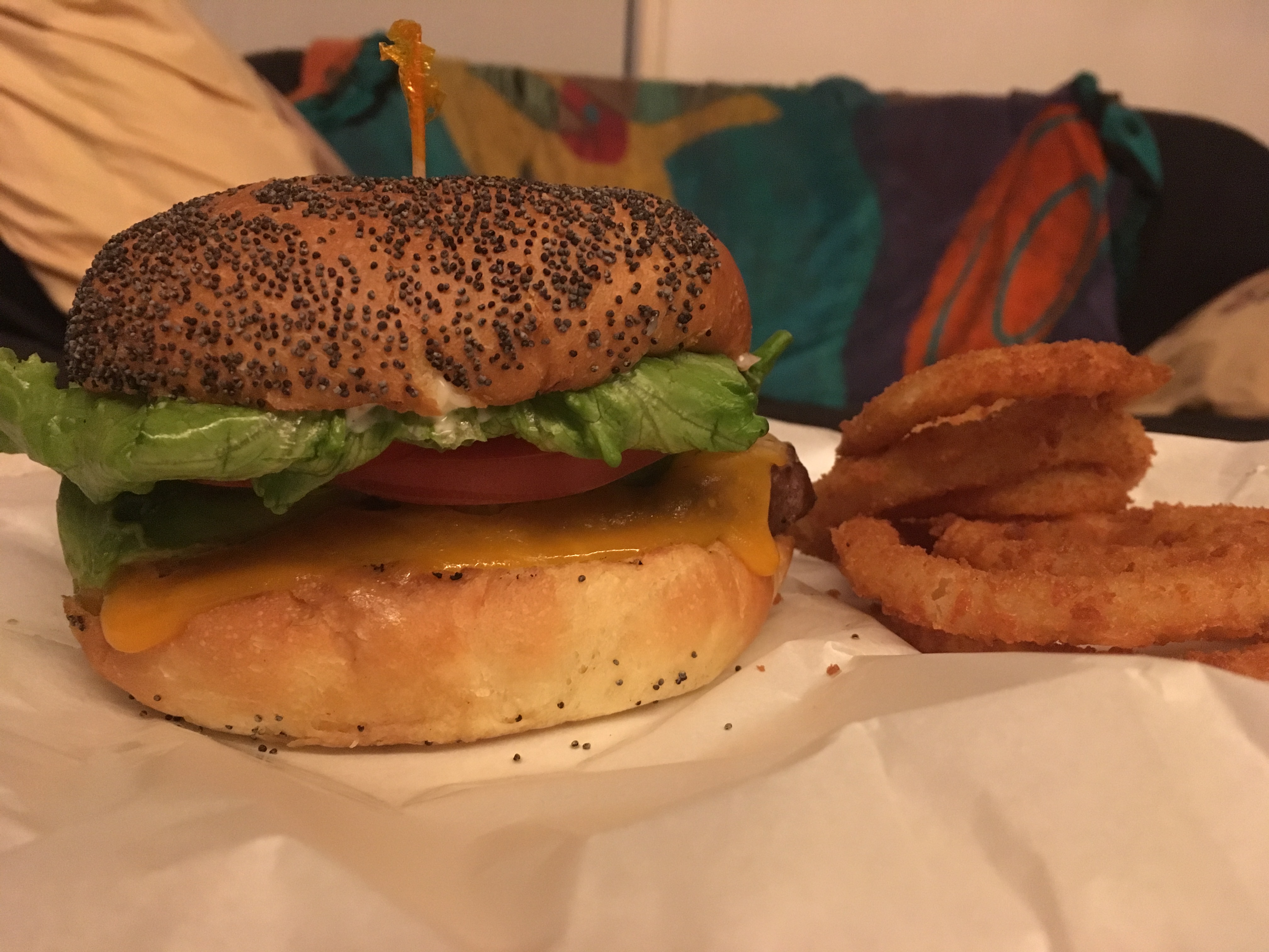 iPhone SE。コンパクトモデルだがカメラ性能は十分なレベル