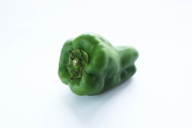 同じ環境のもと「ピーマン、キミは今日から女優だ！」とレフ板を使用して撮った写真