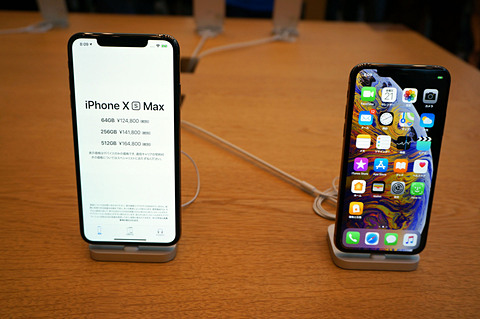 雨のApple 表参道に250人が並ぶ【iPhone XS/XS Max発売】 - ケータイ Watch