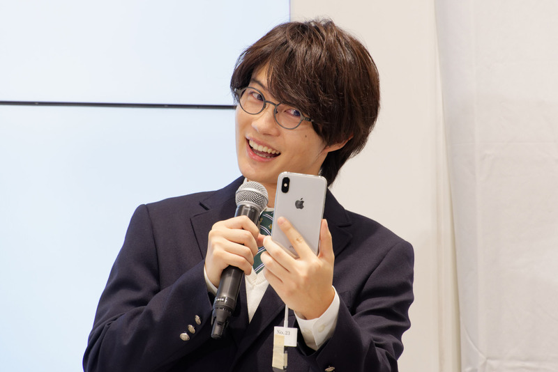いそら真実さんの「朝ご飯は何を食べた？」の問いに、「まだ何も食べてないよ」「（ラーメン）いっちゃう？」「私は、醤油とかかなあ。おいしいよねえ」などと裏声で返した
