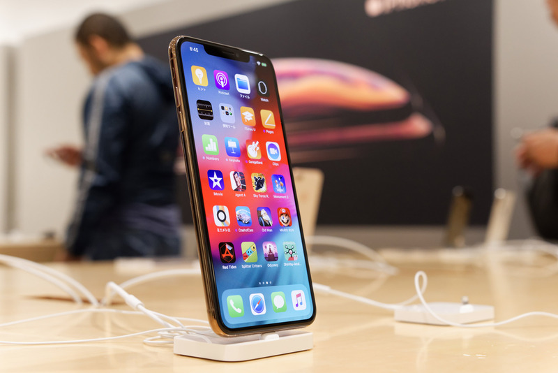 au SHINJUKU 2階で展示されているiPhone XS/XS Max