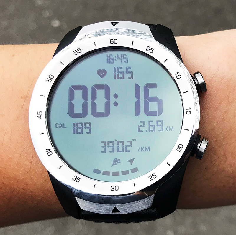 FSTN液晶画面でもランニングの計測は可能。むしろこっちのほうが見やすかったりします