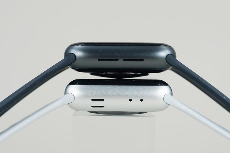 左側面の穴形状が若干変わっている。まぁそれがどうしたというレベルの違いだ