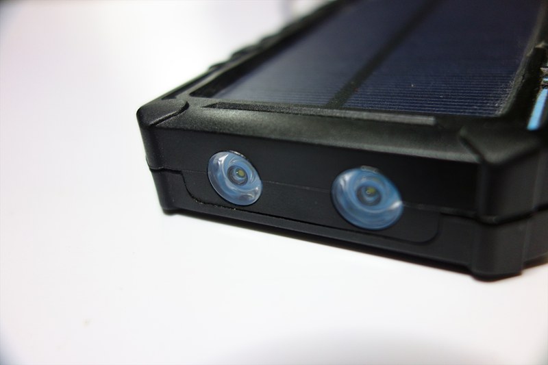 一応2個のライト付きなので懐中電灯としても使える