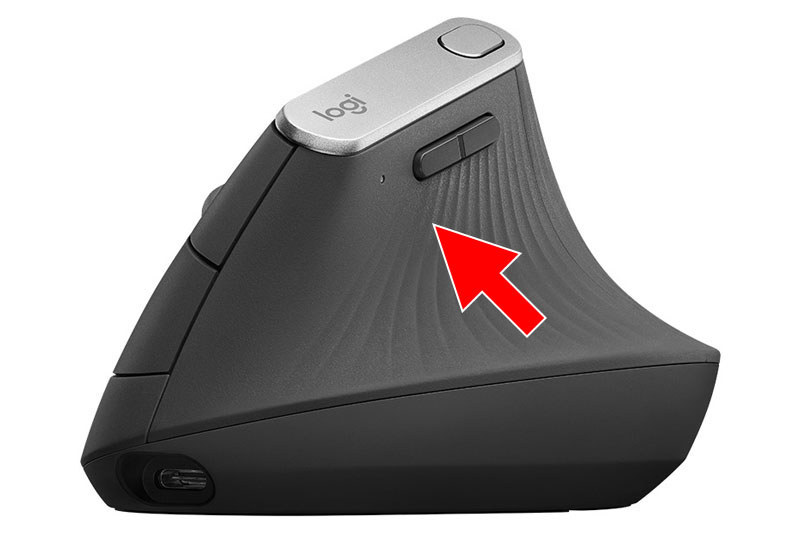 マウスの左側とか、上部のフラットな部分とか、あとホイール近辺とか、もうちょっとボタンを置けるスペースがけっこうあるMX Vertical。けっこう高価格帯のマウスなので、ボタン数にもこだわってほしかったところです。