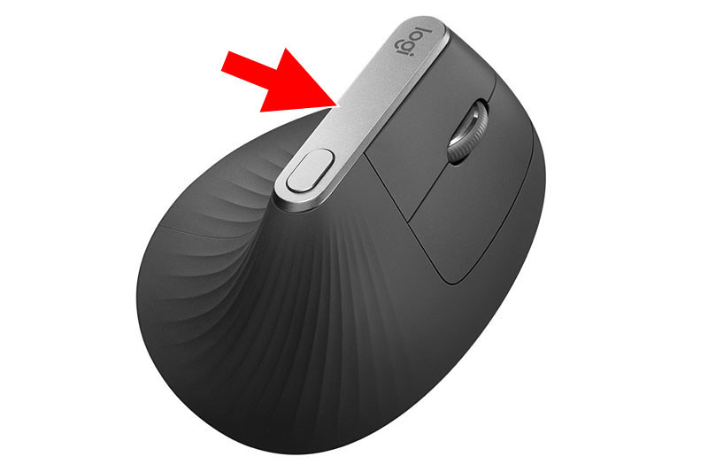 マウスの左側とか、上部のフラットな部分とか、あとホイール近辺とか、もうちょっとボタンを置けるスペースがけっこうあるMX Vertical。けっこう高価格帯のマウスなので、ボタン数にもこだわってほしかったところです。