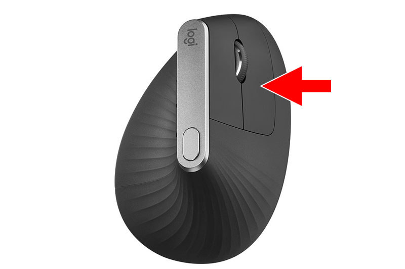 マウスの左側とか、上部のフラットな部分とか、あとホイール近辺とか、もうちょっとボタンを置けるスペースがけっこうあるMX Vertical。けっこう高価格帯のマウスなので、ボタン数にもこだわってほしかったところです。