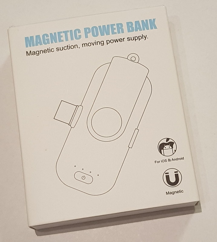 クラウドファンディングの商品が登場して、いくつかの会社が参入した磁力でスマホにくっつくモバイルバッテリーが発売している