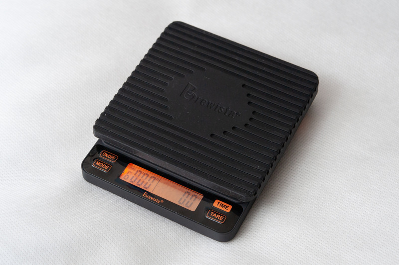 液体や熱の対策にシリコン製の天板カバーが同梱されている