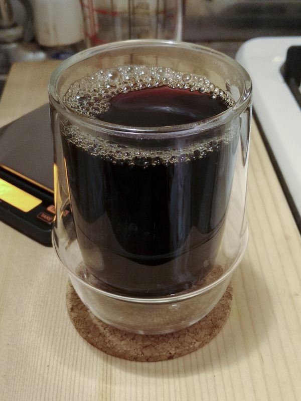 30gの豆を粗挽きにし、400mlのお湯を使い、コーノ式ハンドドリップで300mlを抽出した