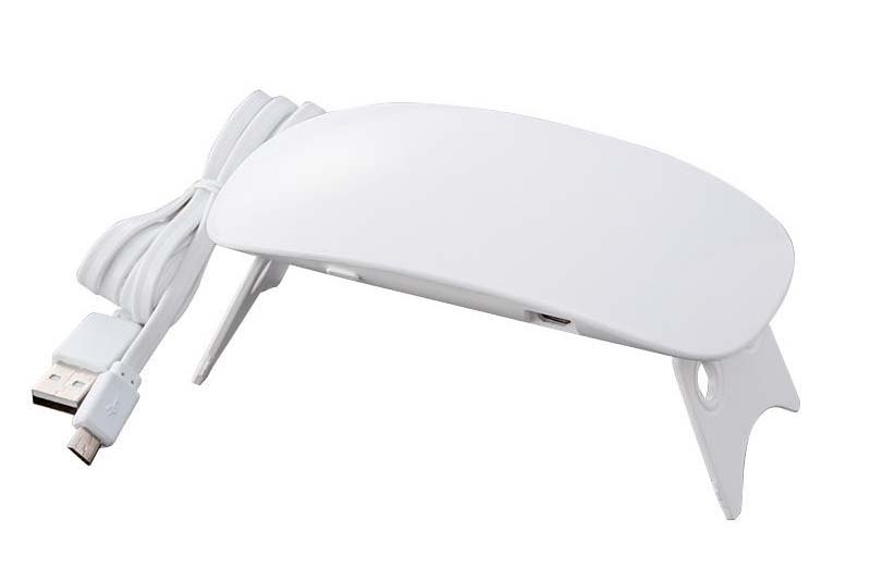 こちらはUV光源。左と中央の写真はPADICO「UV-LEDスマートライト ミニ」（<a href="http://www.padico.co.jp/products/new/2017/05/new001.html" class="strong bn" target="_blank">公式ページ</a>・メーカー税別価格2500円）。対応波長は405nmと365nmで、上の各種UVレジンを硬化させられました。USB給電式でフラットに畳めますので携帯にも便利。タイマー機能（1分/2分）も実用的です。右写真はAmazonにて税込860円で買ったVansky「紫外線 ブラックライト UVライト レジン用硬化」（<a href="http://amzn.asia/d/duXtsKK" class="strong bn" target="_blank">Amazon.co.jpへのリンク</a>）で、紫外線波長395nmとなっています。ピーク波長によるものか、UVレジンによっては「やや長めに照射しないとべたつきが残る」ということがあります。その場合でも太陽光に当てれば解消できますので、ポータブルUVライトとして便利に使用中。