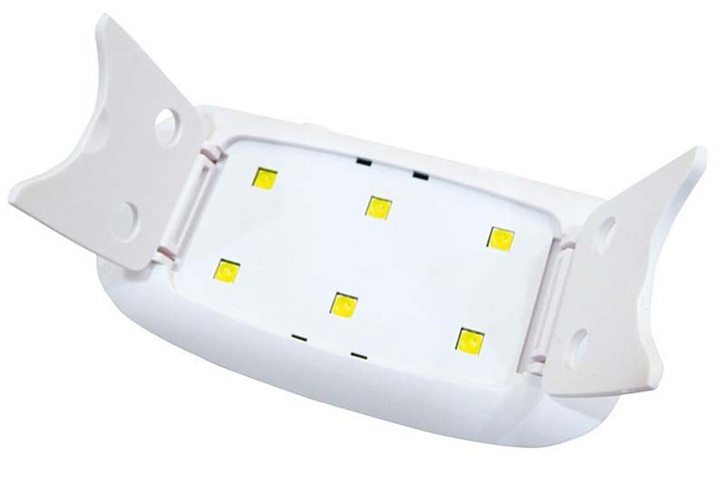 こちらはUV光源。左と中央の写真はPADICO「UV-LEDスマートライト ミニ」（<a href="http://www.padico.co.jp/products/new/2017/05/new001.html" class="strong bn" target="_blank">公式ページ</a>・メーカー税別価格2500円）。対応波長は405nmと365nmで、上の各種UVレジンを硬化させられました。USB給電式でフラットに畳めますので携帯にも便利。タイマー機能（1分/2分）も実用的です。右写真はAmazonにて税込860円で買ったVansky「紫外線 ブラックライト UVライト レジン用硬化」（<a href="http://amzn.asia/d/duXtsKK" class="strong bn" target="_blank">Amazon.co.jpへのリンク</a>）で、紫外線波長395nmとなっています。ピーク波長によるものか、UVレジンによっては「やや長めに照射しないとべたつきが残る」ということがあります。その場合でも太陽光に当てれば解消できますので、ポータブルUVライトとして便利に使用中。