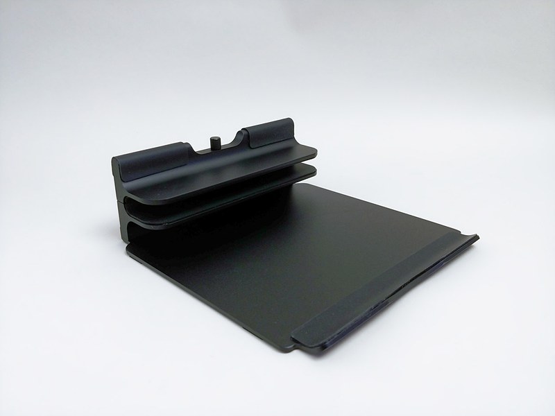 アルミ素材でできた頑丈そうなスタンド