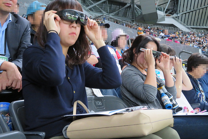 10月2日に開催された北海道日本ハムファイターズの試合で報道関係者と一般観戦者30名を対象に実証実験が行われた