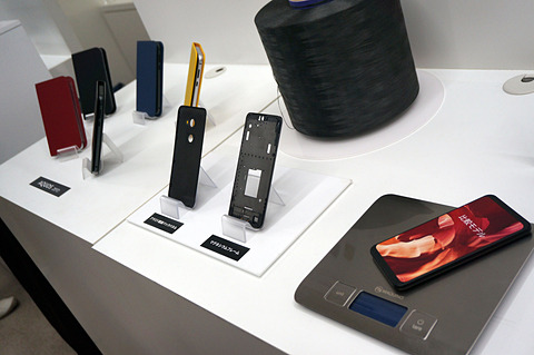 シャープ、有機ELで重さ146gの「AQUOS zero」 - ケータイ Watch