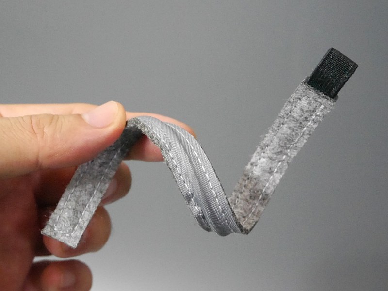 ワイヤーを使って自由な形に曲げることができる