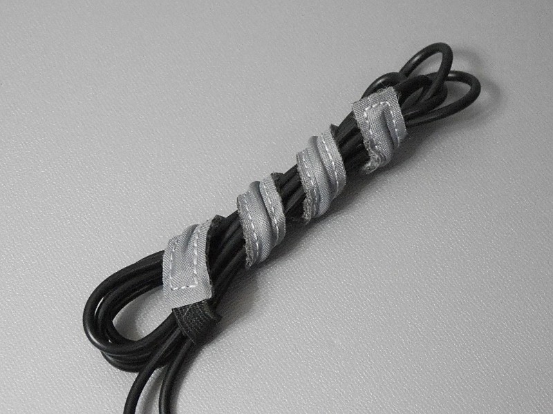 本製品の場合、らせん状にまきつけることが可能。必ずしも縛る必要がない