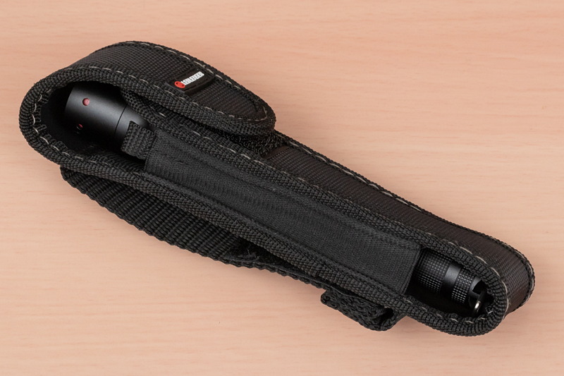 ホルスターはなかなかしっかりした作り。これだけでも結構コストが掛かっているように思った