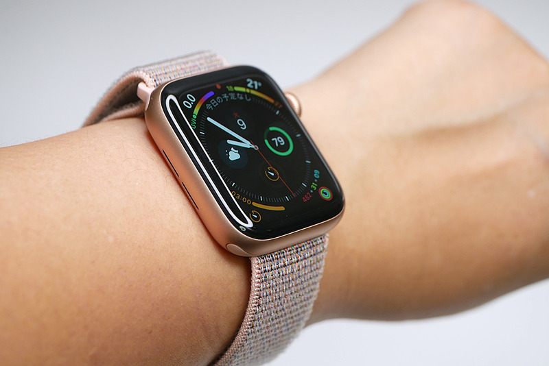 Apple Watch Series 4のApple Watchゴールドアルミニウムケースとピンクサンドスポーツループの44mmを購入しました