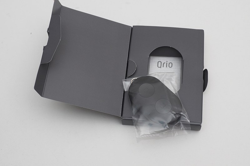 中に本体と電池のみ