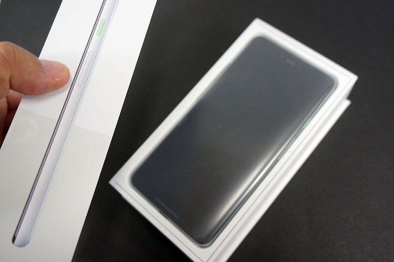 保護フィルムにくるまれた「Pixel 3 XL」