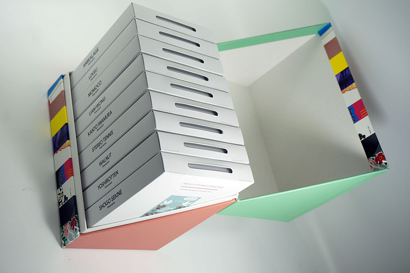 中を開けるとカバーを収納した箱がずらり