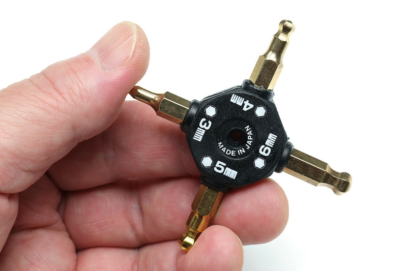 ポケットサイズの工具。軽く小さく携帯できて、わしとシッカリ使えます。