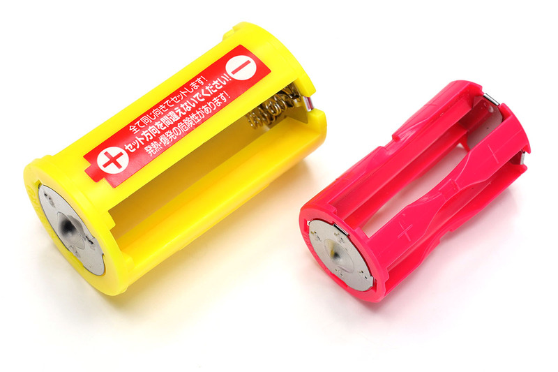 電池スペーサー。単3形を単1形に、単4形を単2形に変換するアレですが……。