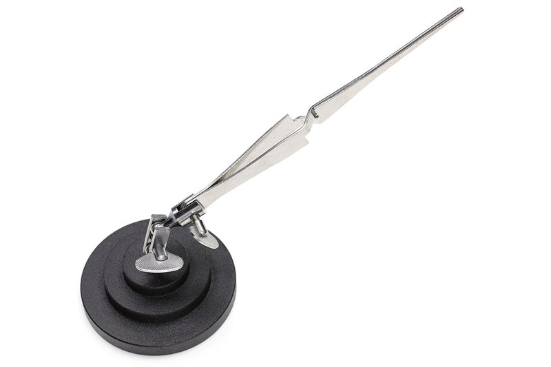 小型バイスとかヘルピングハンズとか第三の手とか呼ばれる道具。つまむ部分がちょっと便利な逆作用ピンセット！