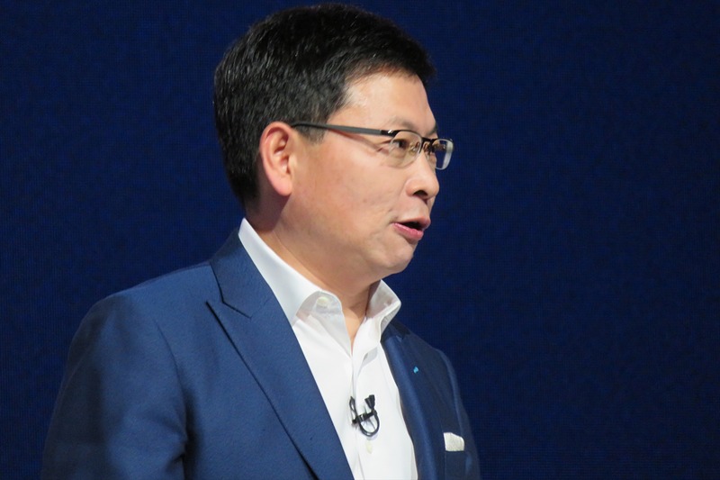 発表会にはConsumer Business Group CEOのリチャード・ユー氏が登壇